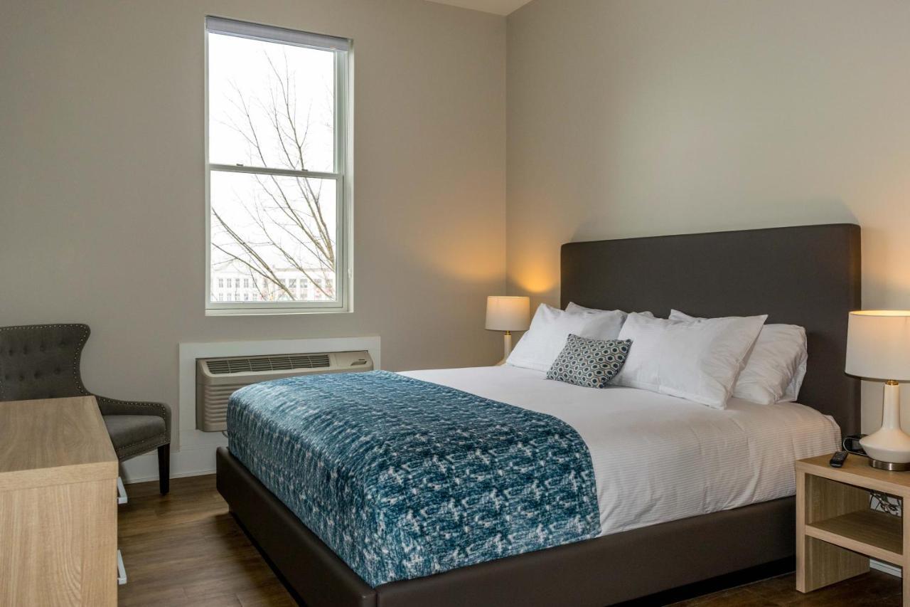 Lake Placid Inn: Main Street 외부 사진