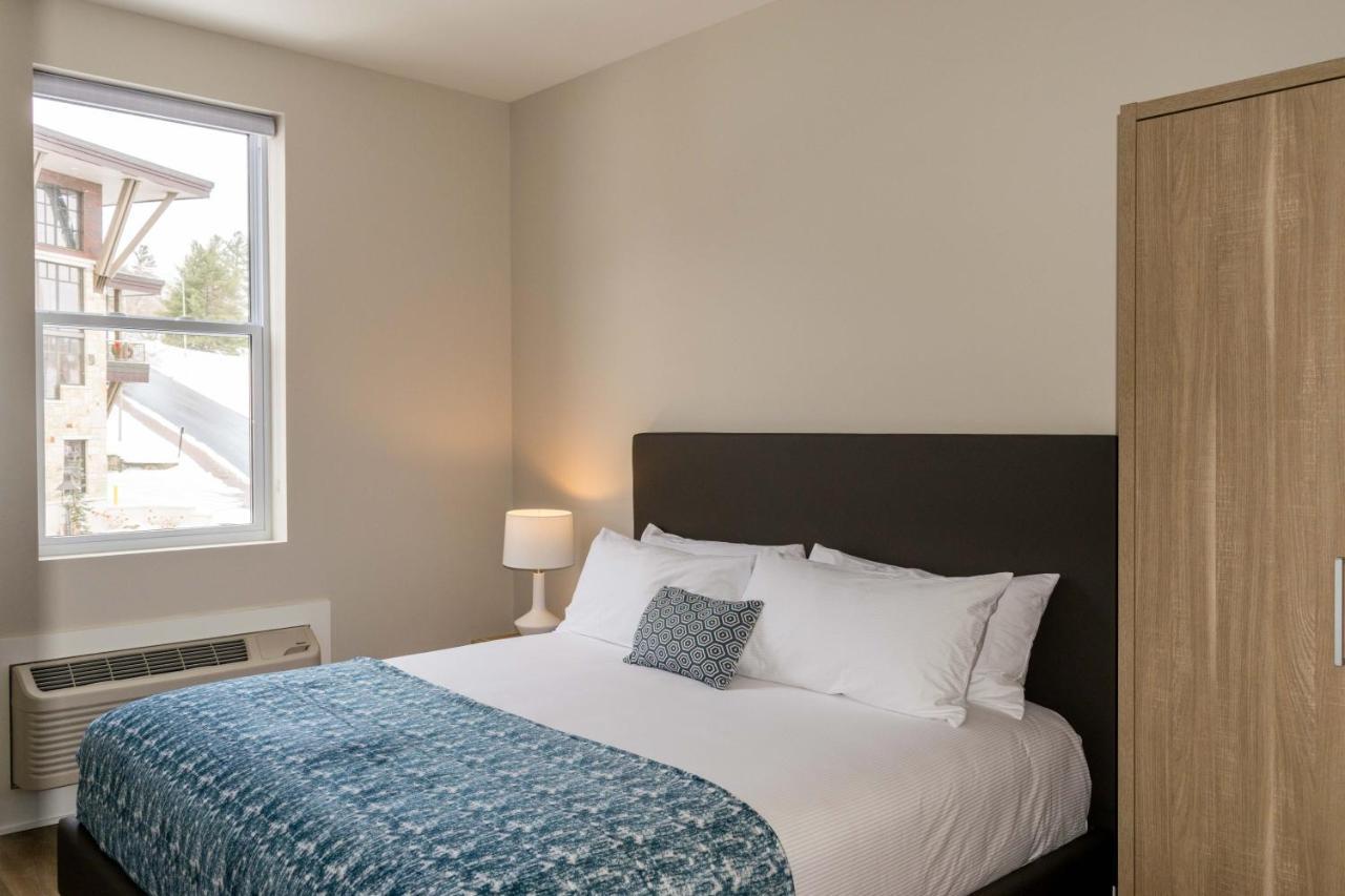 Lake Placid Inn: Main Street 외부 사진